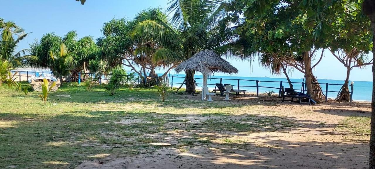 Hotel Blissbay @ The Rock Nilaveli Exterior foto