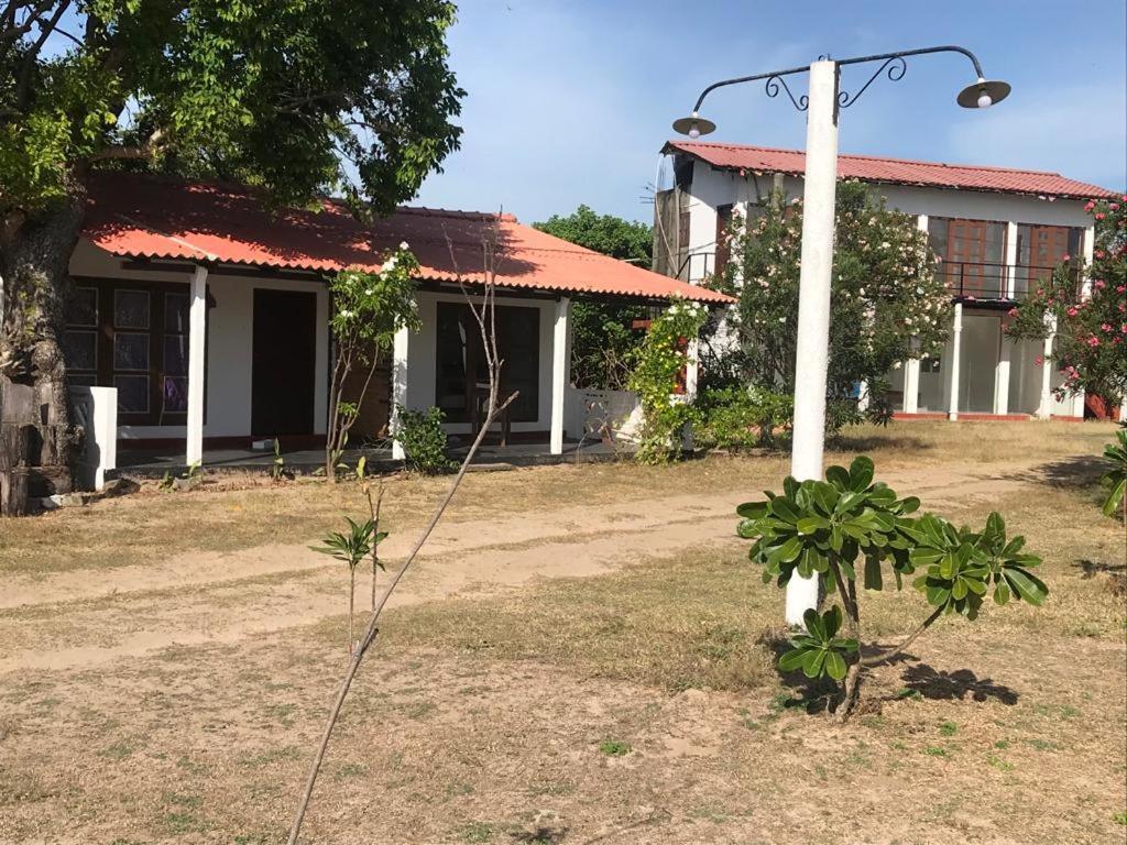 Hotel Blissbay @ The Rock Nilaveli Exterior foto