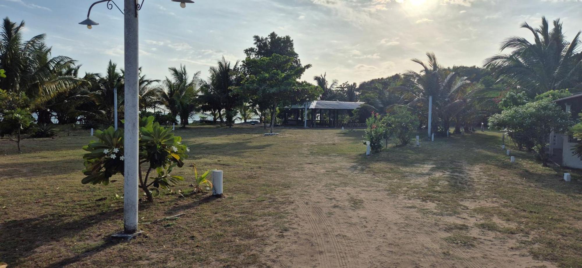 Hotel Blissbay @ The Rock Nilaveli Exterior foto