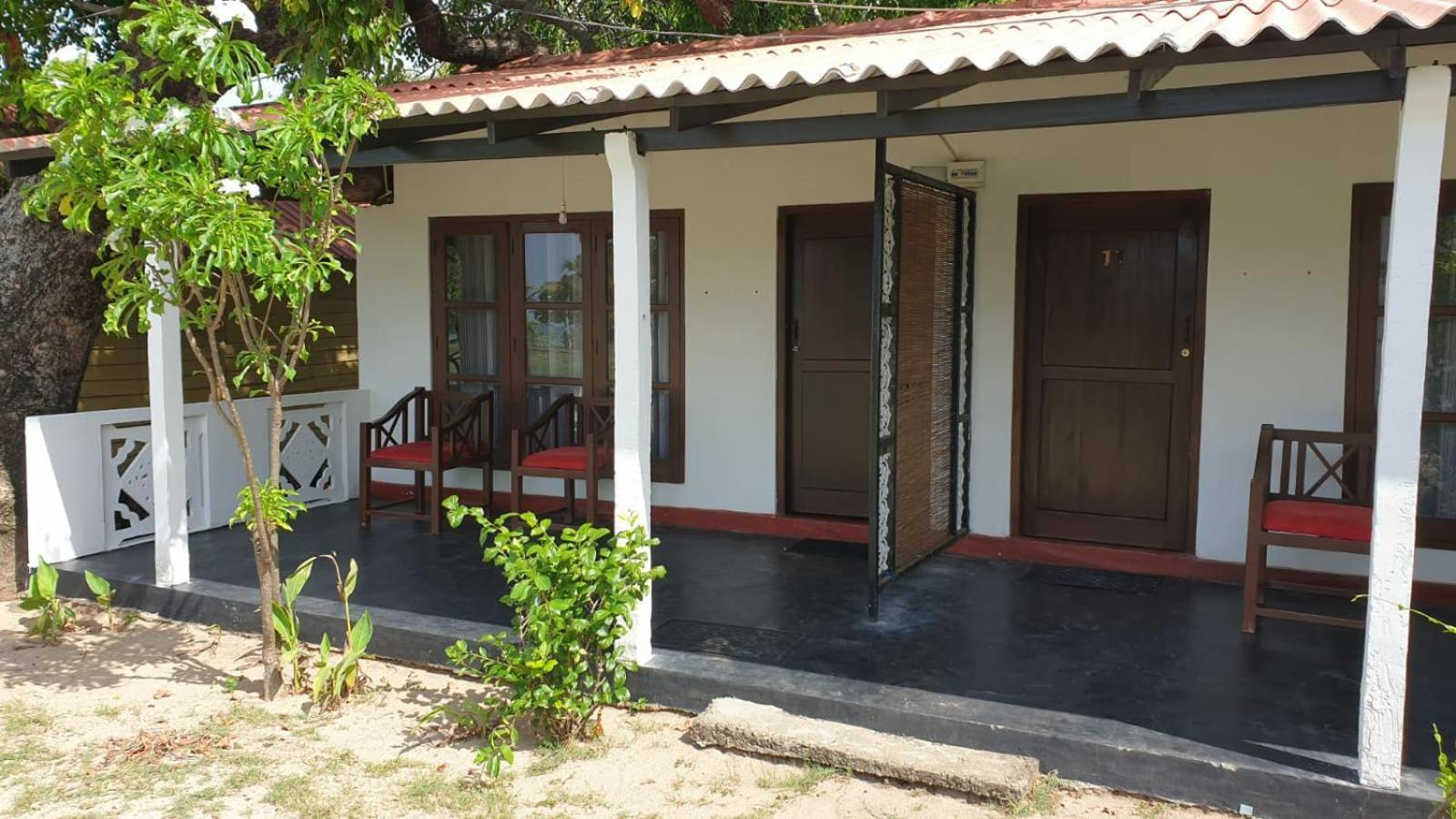 Hotel Blissbay @ The Rock Nilaveli Exterior foto